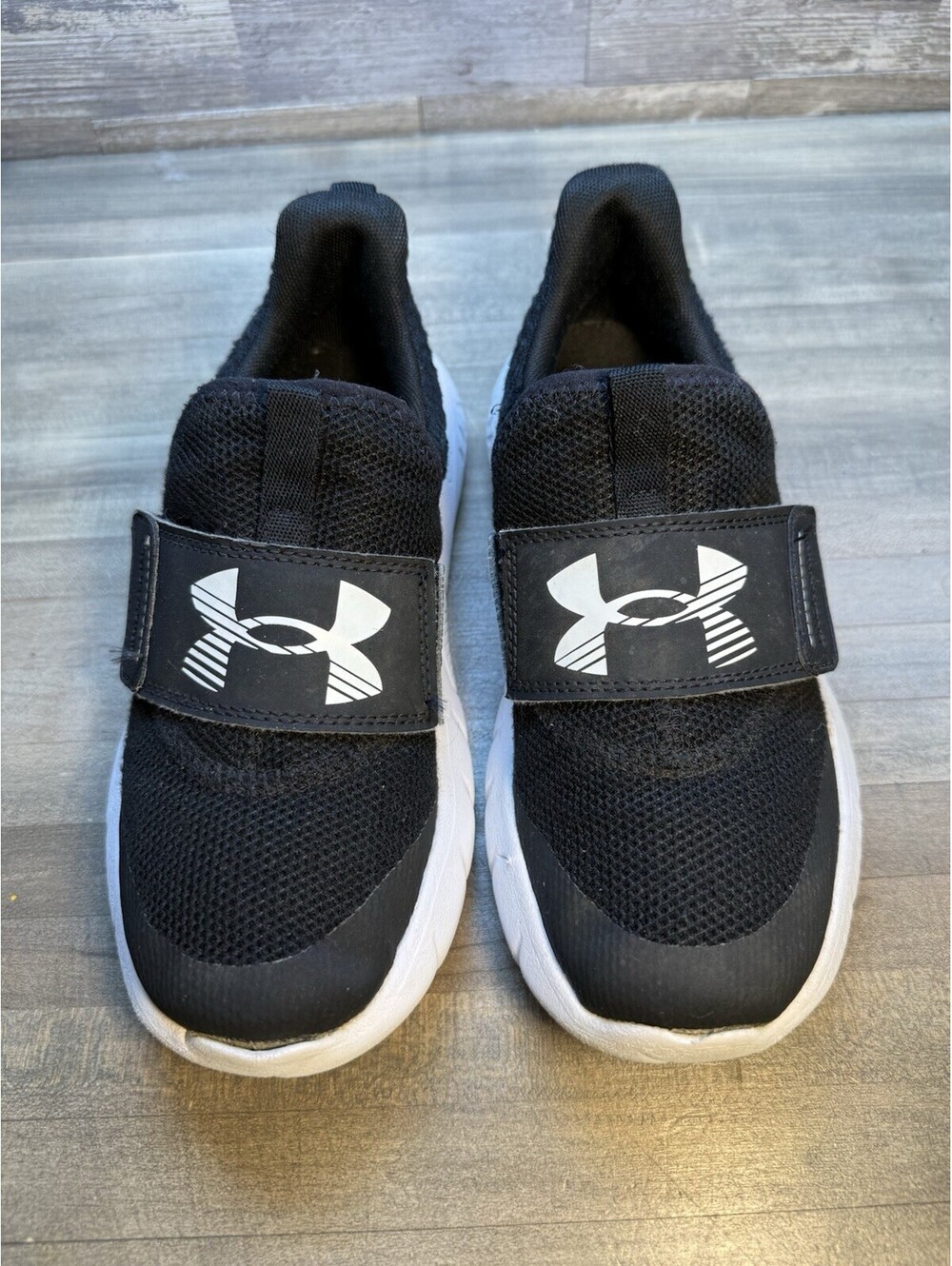Under Armour Flash Kids Running Shoes Black White Size 2.5Y (cp/ksh1)